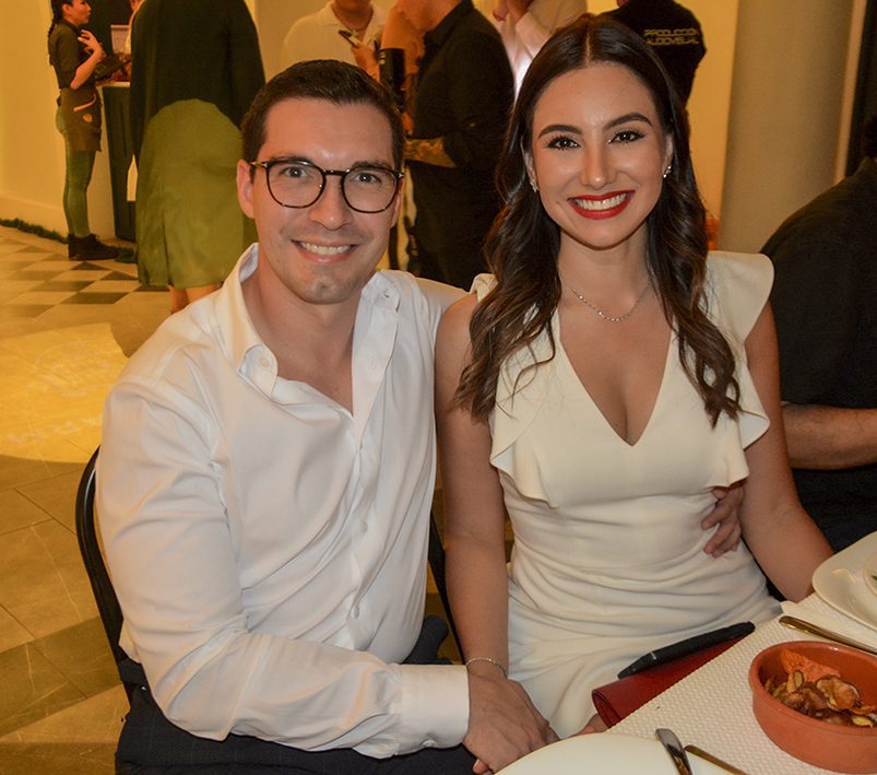 Mario Osuna, Andrea Mertens