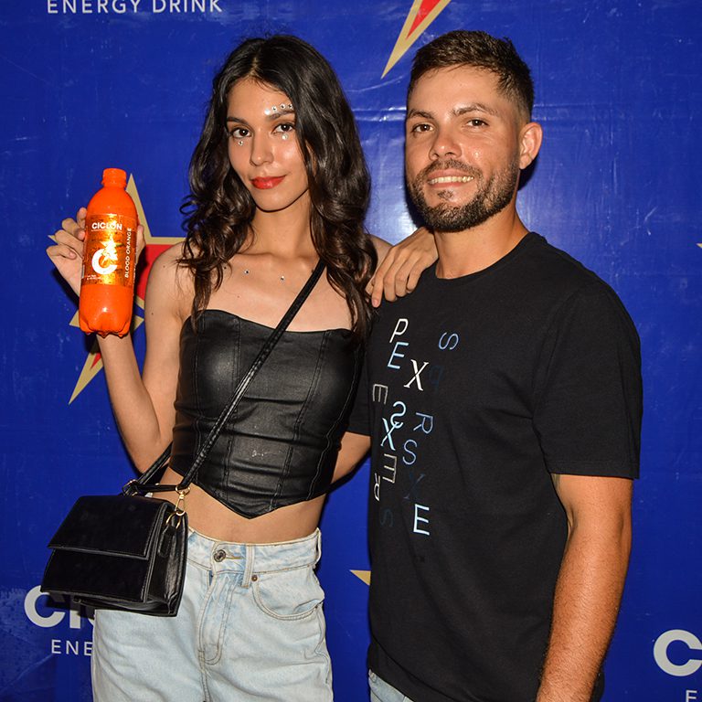 Angeli Cabral y Jhoan Ribera