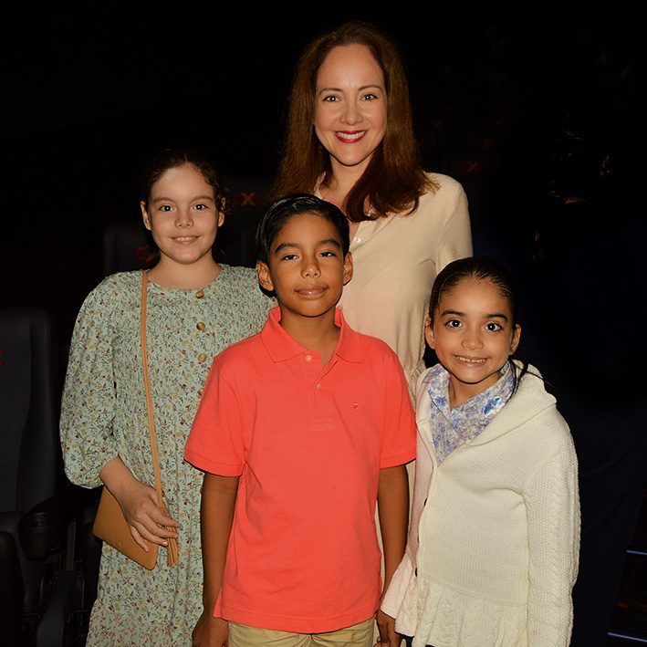 Bruna Cuellar, Katia Villarroel, Franco Cuellar, Rafaela Cuellar y Bruna Cuellar