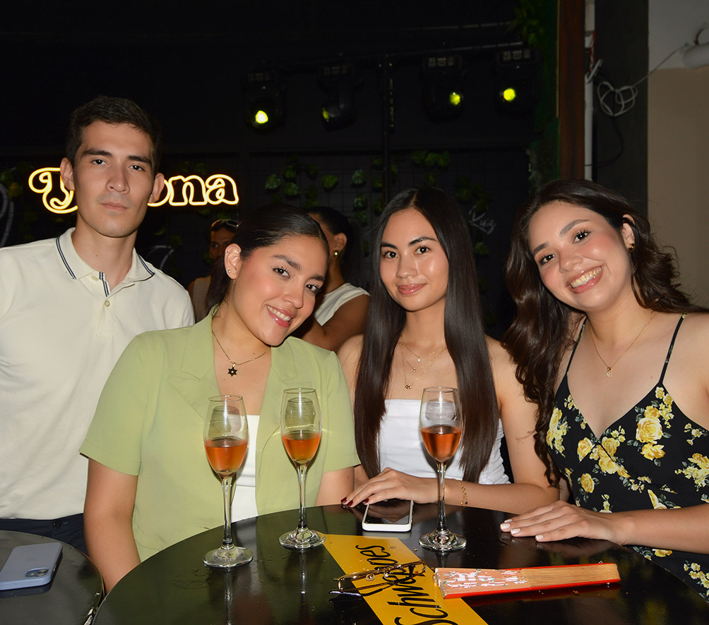 Ariel Salinas Britney Arias, Eri Motoki y Raquel Olmos