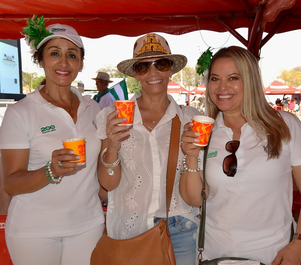 Dori Velarde, Leslie Barbery y Fatima Osinaga