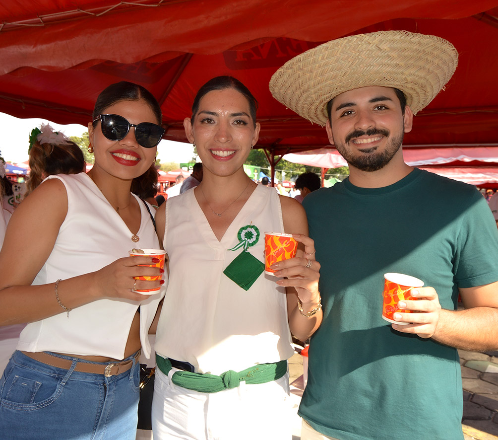 Gabriela Claros, Farah Galeb y Ricardo Tonelli