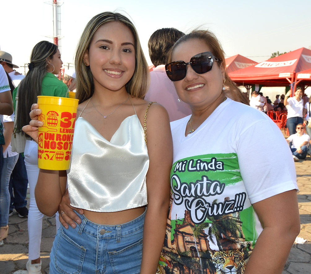 Lindsay Roca y Jhovana Roca