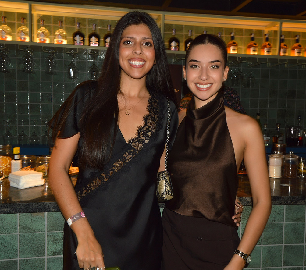Nathalia Blanco y Ariane Torrico