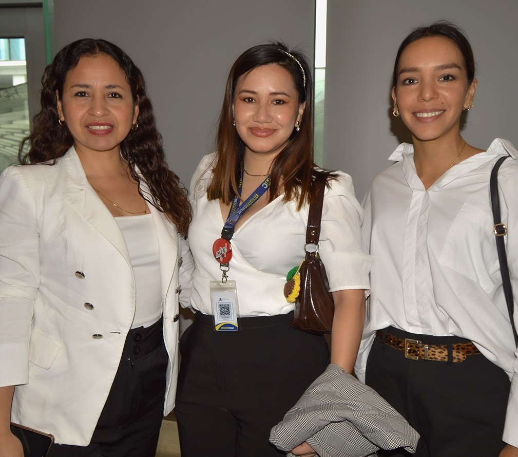 Muriel Merida, Nicol Balcazar y Karen Gutierrez