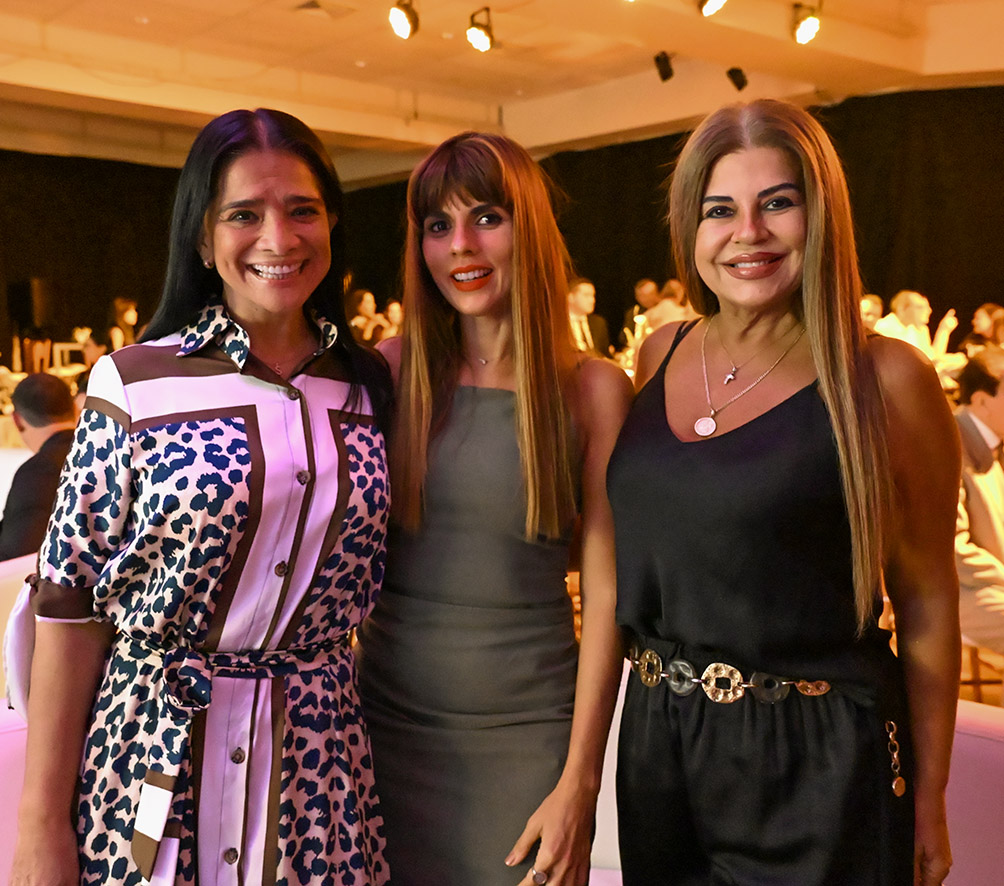 Lolita Espinoza, Karla Ayala y Selva Añez