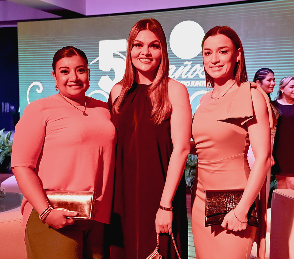 Martha Gutiérrez (asambleísta dotal), Khaline Moreno (diputada nacional) y Najla Schamisseddine M.