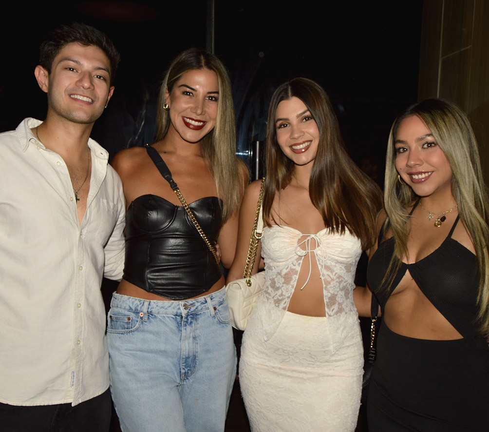 Cesar Daza, Valeria Aguilera, Flavia Zumaran y Valentina Foianini