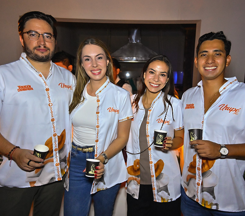 Mateo Arenas, Natalia Botero Hiller, Valentina De La Rosa y Leo Angliaeil