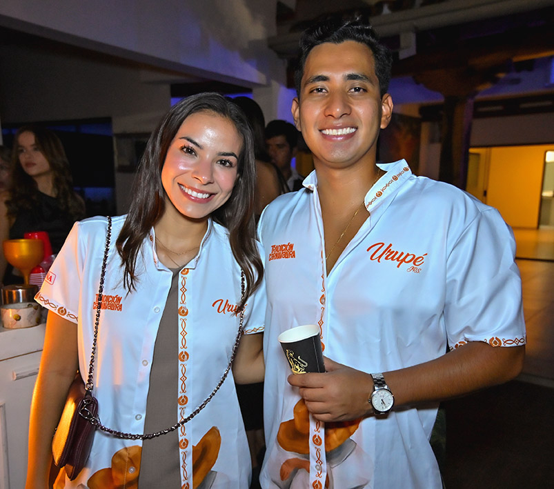 Valentina De La Rosa y Leo Angliaeil