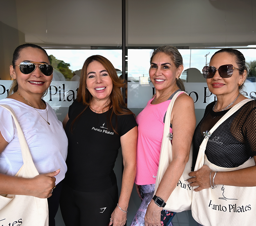 Nirna Bata, Lena Torrelio, Charito Subirana y Martha Bloonfield