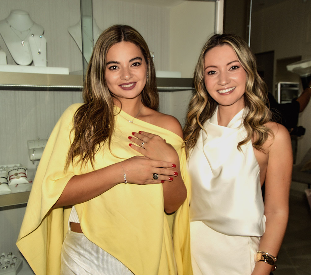 Ximena Landivar y Belen Landivar