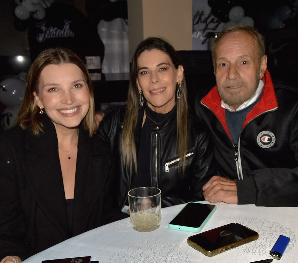 Andrea Arana, Gabriela Petts y Ricardo Arana
