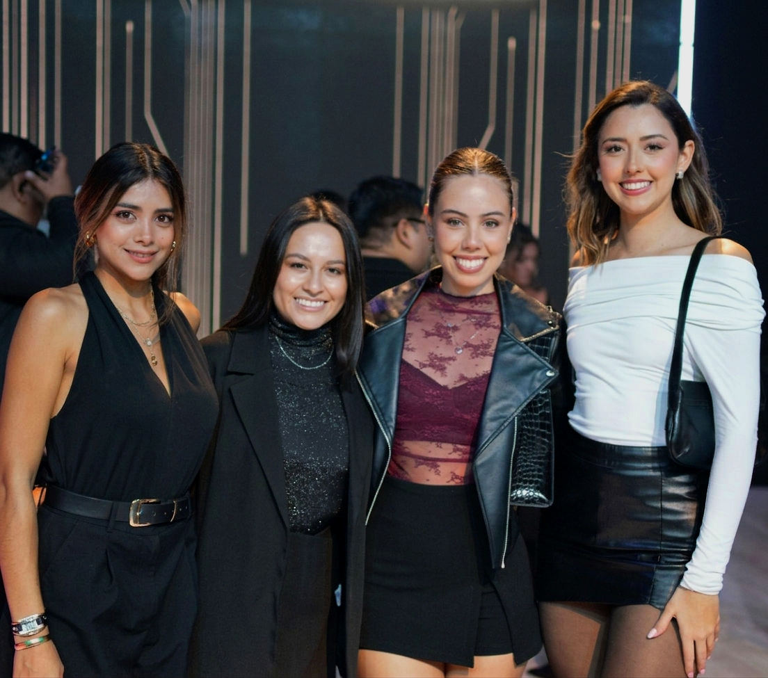 KarenEguez,CarolinaFigueroa,FernandaLoayza,BrunaLandivar