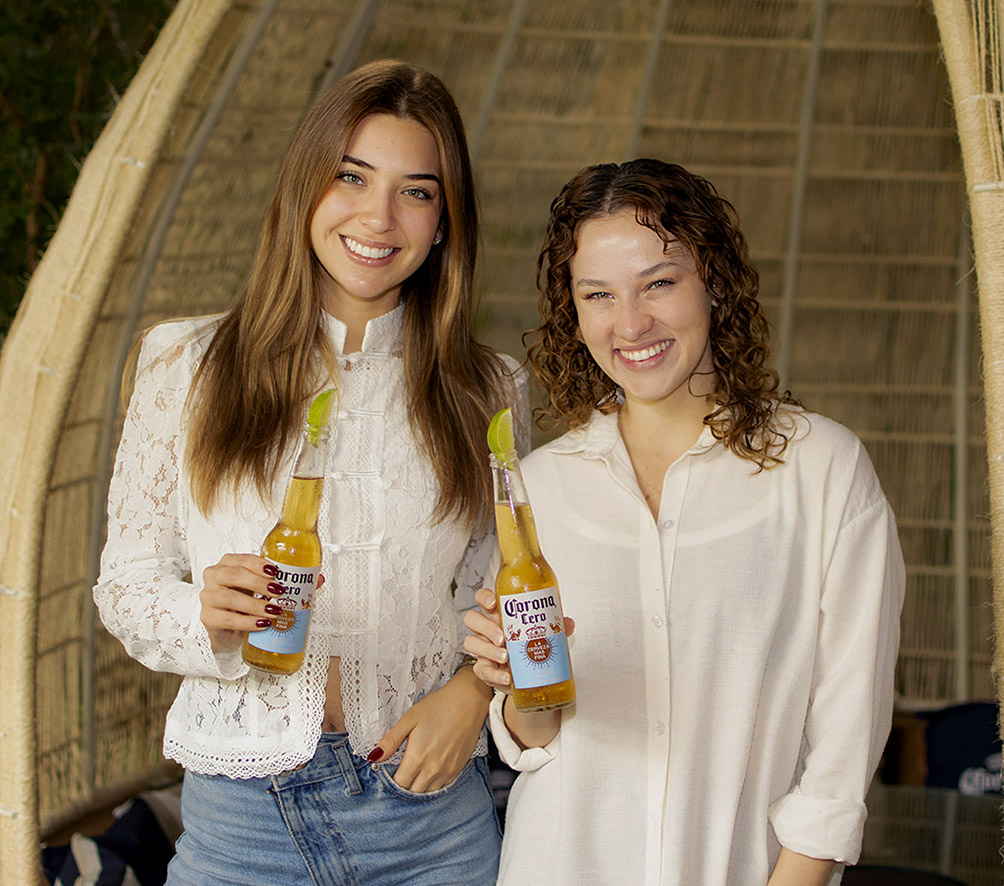 Ariane Torrico y Sofia Gasser.jpg
