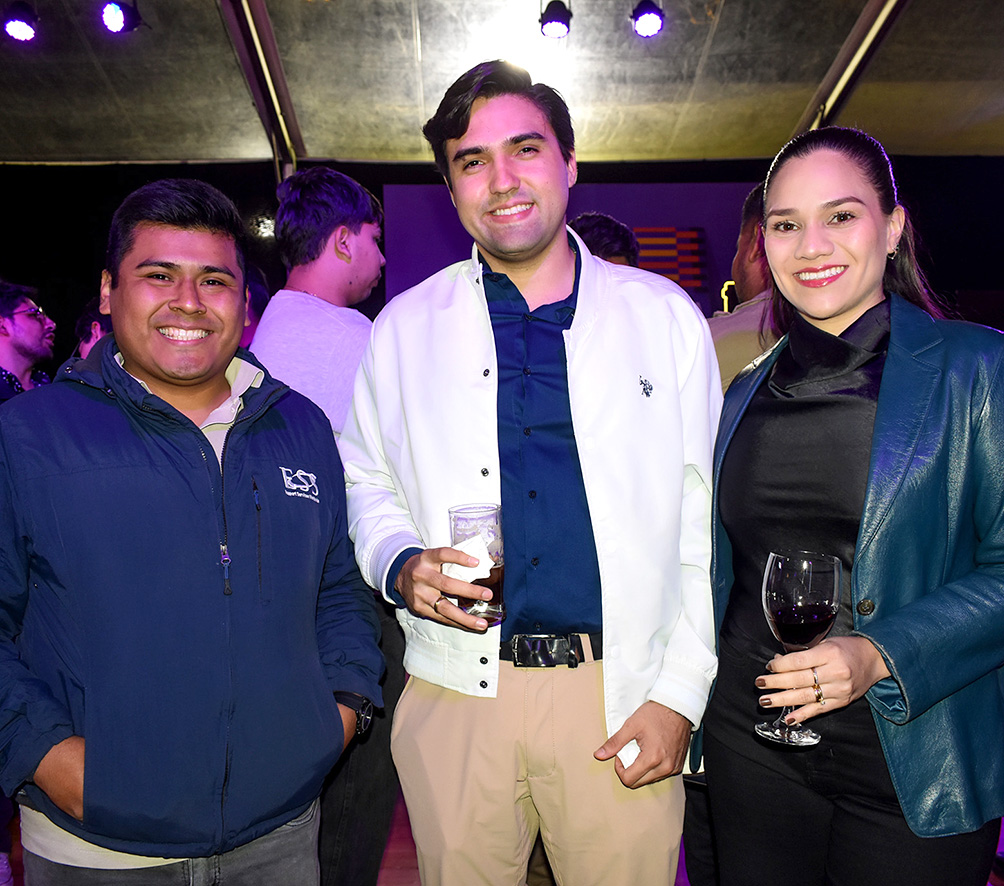 Rodrigo Rivero, Faio Añez y Regina Camacho
